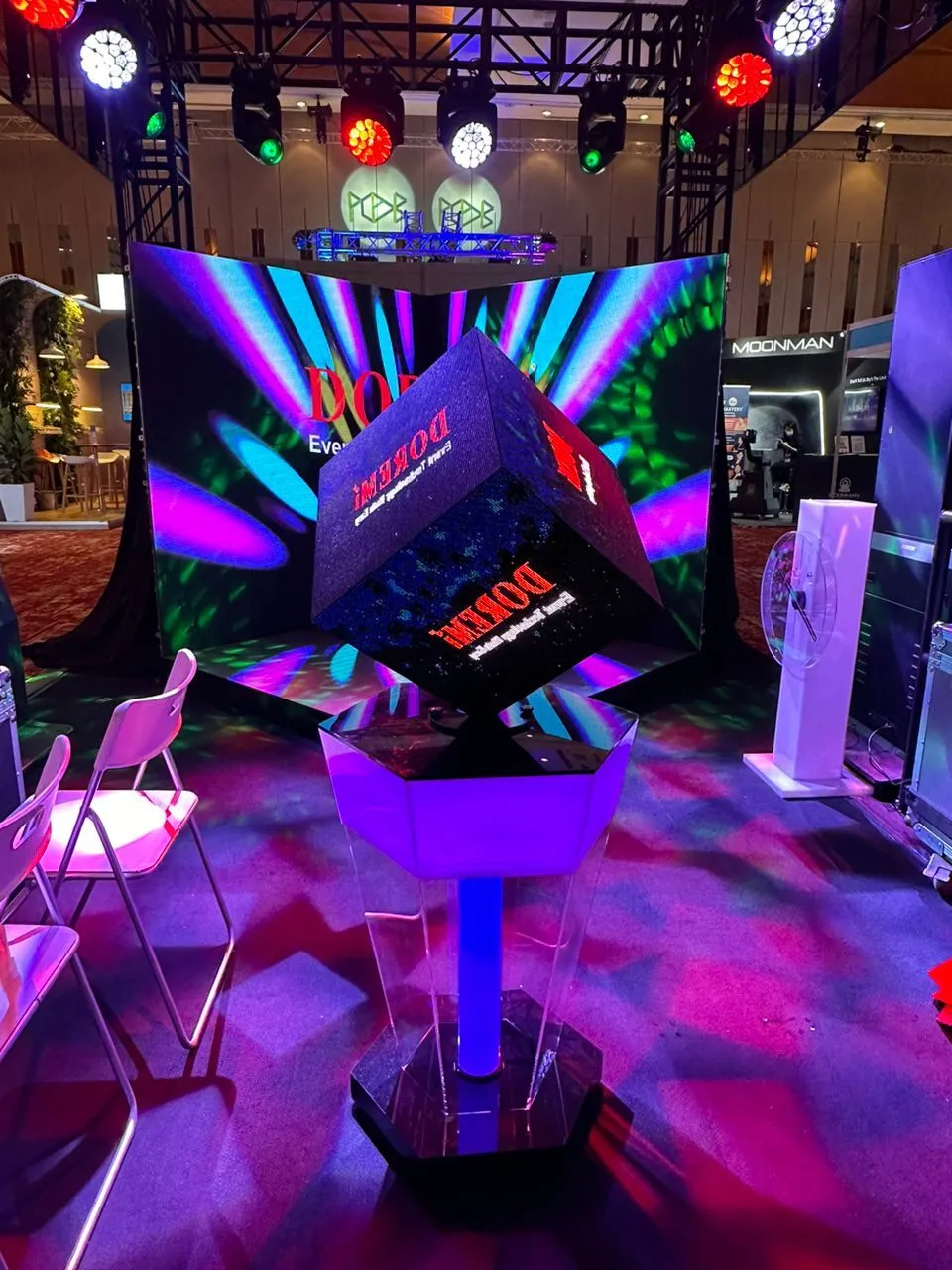 LED Cube Palm Light 1 LED Cube Palm Light